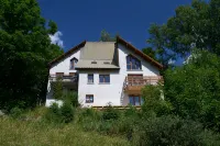 Spacious apartment of 70m2 / 6p. in chalet well located 500m from the village of Allos