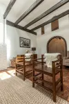 Heated Saltwater Pool • 4 Min to Woodstock • Private Deck & Fire Pit - 4성급