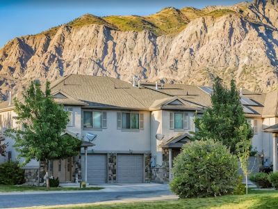 30% OFF, Ski Dream Sleeps 14 in Comfort! 2 Dedicated HotTubs,BBQ,5 Min to Dwntwn