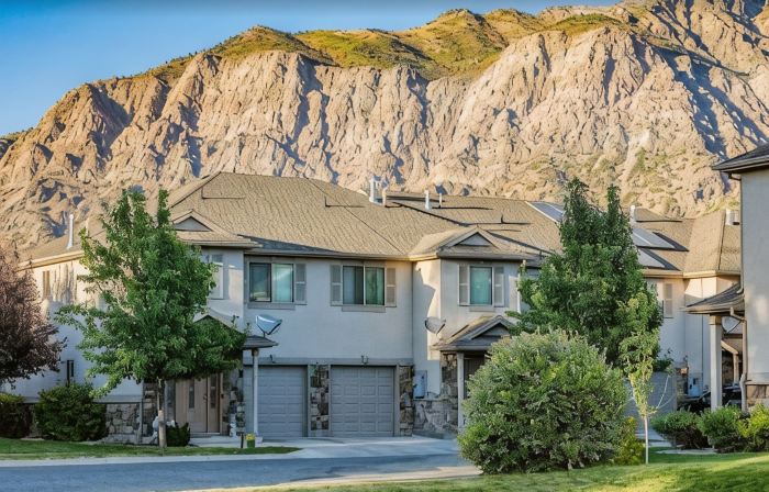 30% OFF, Ski Dream Sleeps 14 in Comfort! 2 Dedicated HotTubs,BBQ,5 Min to Dwntwn