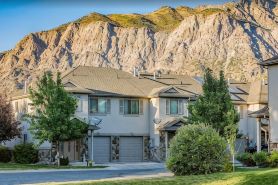 30% OFF, Ski Dream Sleeps 14 in Comfort! 2 Dedicated HotTubs,BBQ,5 Min to Dwntwn