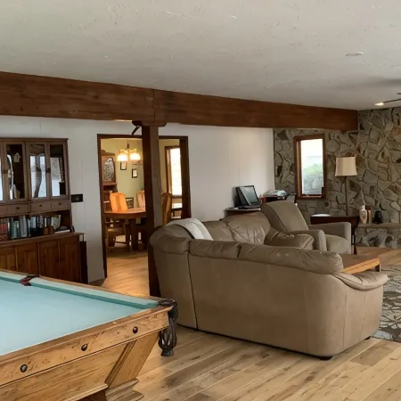 Breezy Cliff - Beautiful Lake Front House - 5+ BRs/3 sitting rooms/sauna/yoga