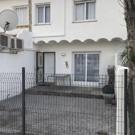 House on port with garden-Mooring possible-Santa Margarida Rosas