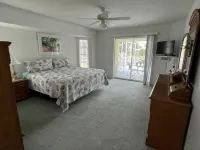 Vacation in Paradise on the Canal w/Heated Pool and minutes to the Beach!! - Jacuzzi