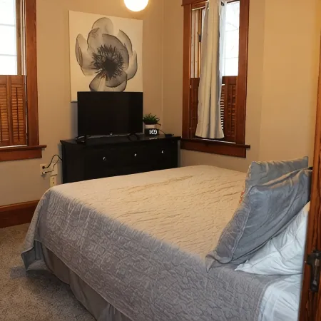 Perfect Rating DT Home! Walk to Beach, Eats and More! 5 Min. to Road America!