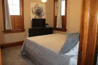 Perfect Rating DT Home! Walk to Beach, Eats and More! 5 Min. to Road America! - Homestays