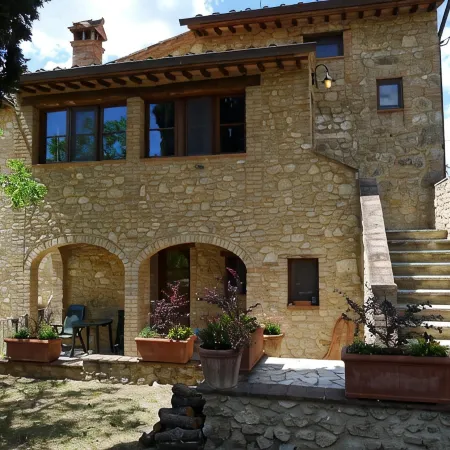 Casa di charme in a casolare di pietra con giardino privato