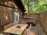 Beautiful Log Cabin. Sleeps 2-8. Reds Landing Boat Ramp .5 mi Away. A+ Fishing.