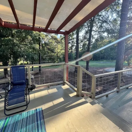 GUEST HOUSE "GROOVY" PRIVATE HOT TUB ON DECK, WIFI, ROKU.