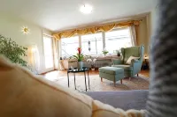 Large, quiet vacation apartment (approx. 70sqm) with large balcony and shared use of the garden