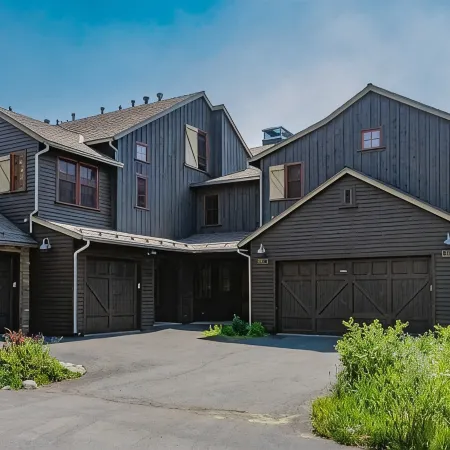 Luxury Mammoth townhouse at The Lodges in Snowcreek VI. 2 car garage<br>5 stars