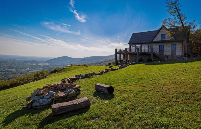 Mountain Cabin with 180 degree panoramic views just 15 minutes from Hanging Rock