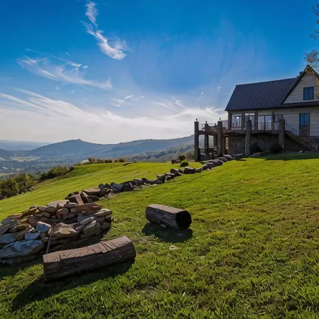 Mountain Cabin with 180 degree panoramic views just 15 minutes from Hanging Rock