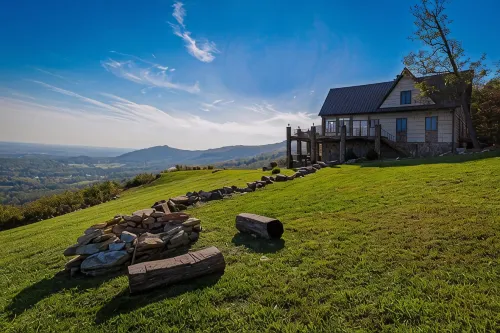 Mountain Cabin with 180 degree panoramic views just 15 minutes from Hanging Rock