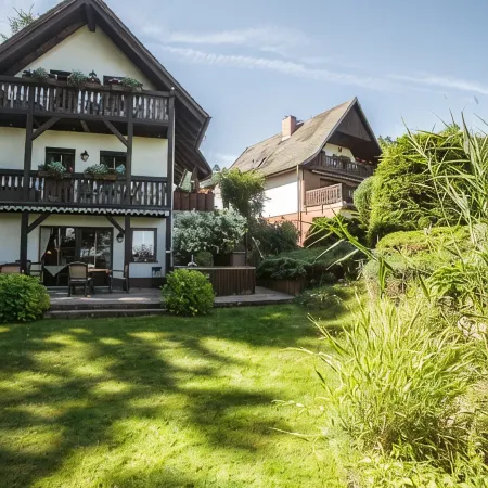 Small and very individual chalet with a special charm right on the lake...