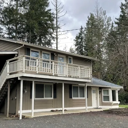 Cozy 1-bedroom suite on a small goat farm with full kitchen and living room