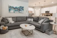 New, charming 3-bedroom home with pool - 3성급