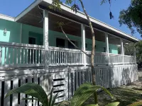 Private Villa,  2 minutes from the beach, 4 minutes to Georgetown - Homestays