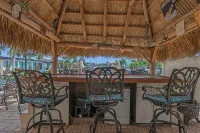 Luxury Water Front, Heated Pool & Jacuzzi, 5br