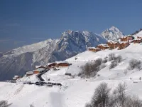 Very pretty, all-inclusive, family chalet (50 m from the slope)