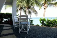Studio directly on the Cane  Bay Beach ! Wake up to the sounds of the waves !
