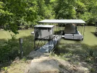 Recently Updated Lakefront Cabin House Near Camdenton at Lake of the Ozarks - Homestays