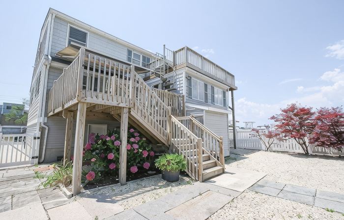 Beach Haven Getaway, Family Friendly, Spectacular Sunsets over Mordecai Island.
