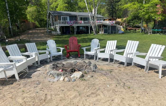 Beautiful lake side lower unit cabin on pelican lake
