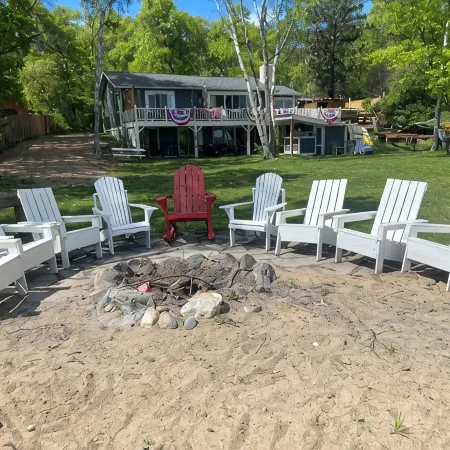 Beautiful lake side lower unit cabin on pelican lake