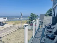 Cozy Costal Cottage ~ Prime Location ~ Just Seconds from Hills Beach! Hotels in Biddeford
