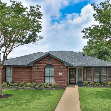 6.6 miles to Texas A&M University! Great Beds, Quality Bedding, and Super Clean!