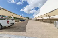 Oaks Townsville Hotel - موقف سيارات
