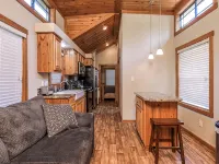 Barnwell Mountain Cabins #1: Cabin/tiny home w/loft in Gilmer across from BMRA Hotels in Upshur County