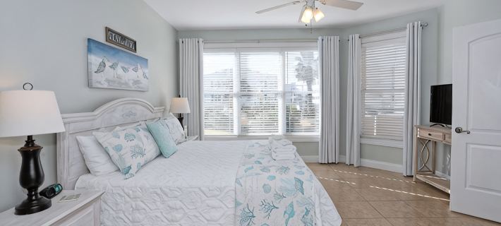TYBEE ISLAND BEACH FRONT CONDO!<br loading=