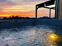 Amazing Views, Peaceful Nature, Close to I25, entire home on Land with Hot Tub,