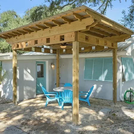 Beach House Shady Oaks Gulfport Ocean Views Walk to the Beach, Fire pit, Grill