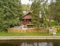Private River Frontage Cabin! 🌲🚣‍♂️ Paddle, Float, and Relax to Burt Lake! - Chalets