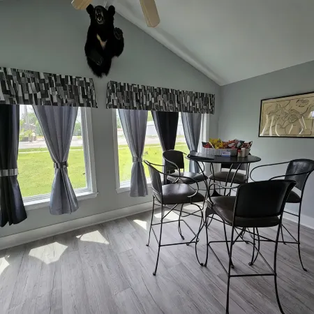 Fishermen and large groups will love this spacious building! Plenty of parking!