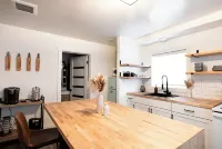 Bridge St Beauty, Brunch & Bars [2 Beds 1 Bath] - Apartments