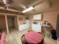 Mountain Avenue Cozy Cabin