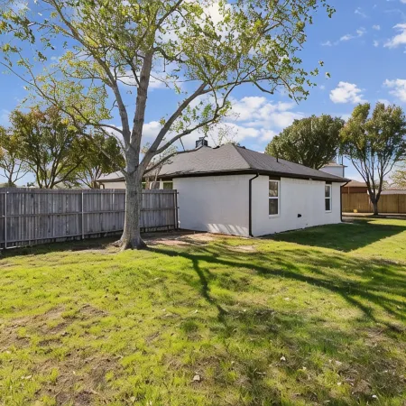 Family-Friendly 3Br Home in Celina,  Fast WiFi + Backyard + Parking