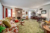 Huge 1960s Style Family and Pet Friendly Home