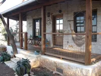 Hill Country getaway - Next to Hamilton Pool