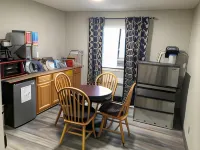 Budget Host Inn - Moteles