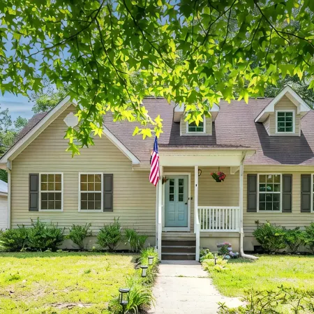Beautiful Pines Home - Great for Large Families & Close to All Area Attractions!