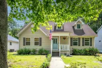 Beautiful Pines Home - Great for Large Families & Close to All Area Attractions!