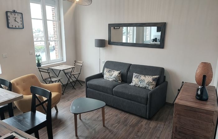 Elegant Studio, facing marina and harbour