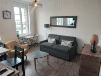 Elegant Studio, facing marina and harbour - Wi-Fi