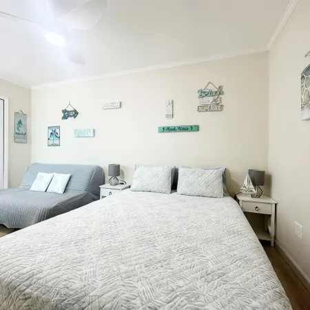 Private Suite · Patio · BBQ · GYM · Beach: 5 Miles