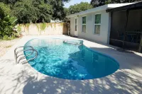 Newly Renovated 4 Bedroom Pool House - 3 tähden